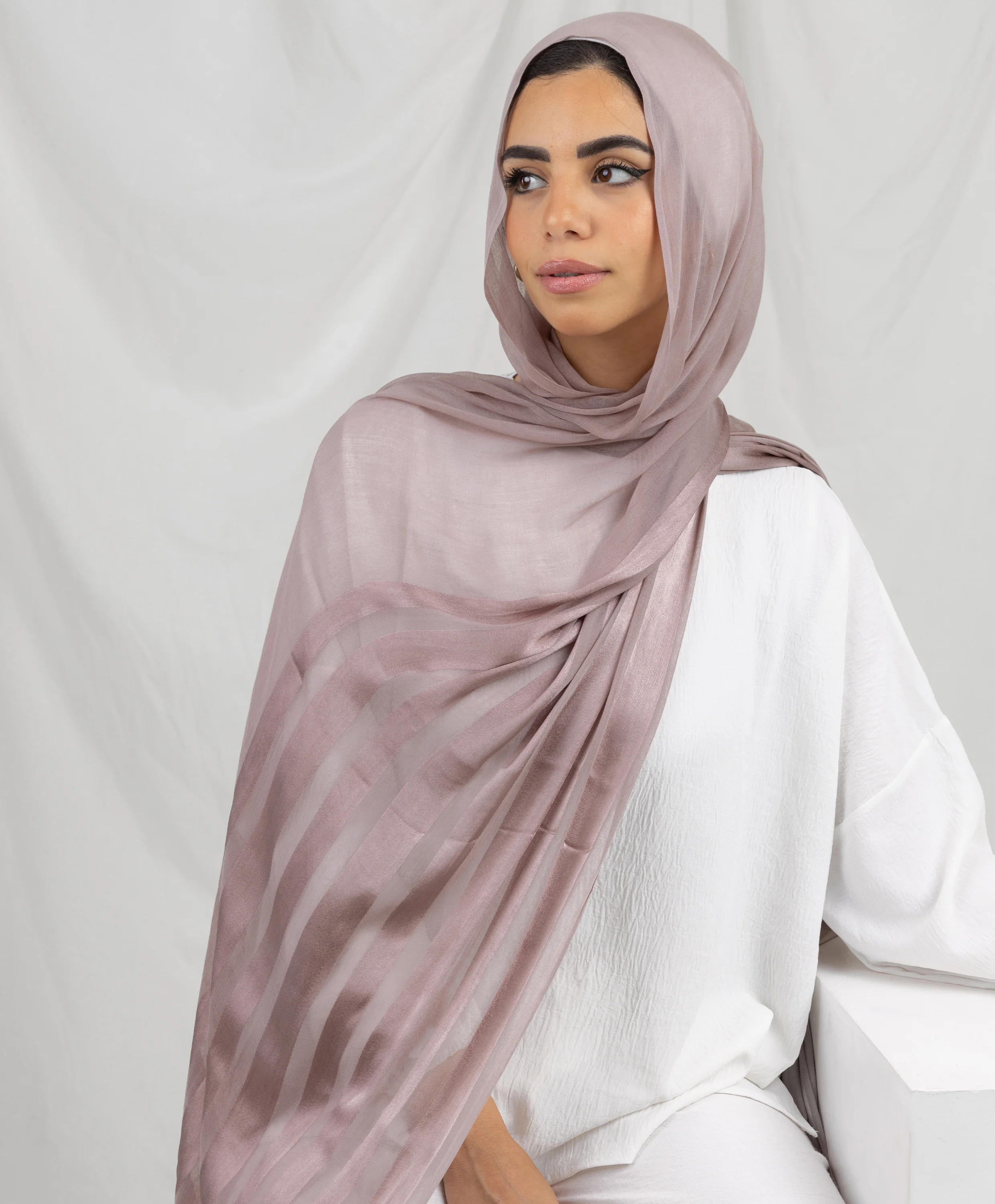 Opulent Linen Scarf - Image 12